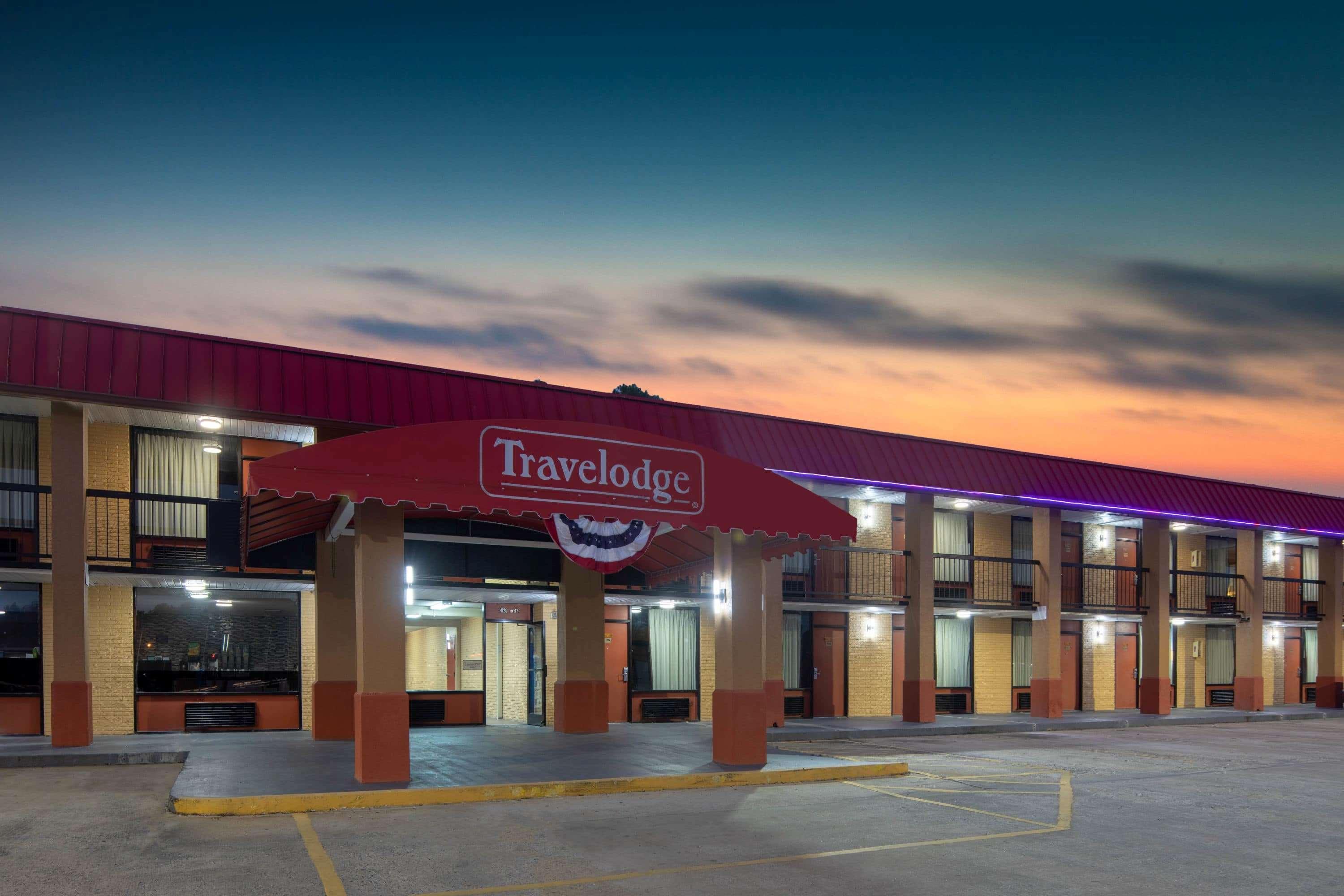 Travelodge By Wyndham Savannah Area/Richmond Hill Exterior photo