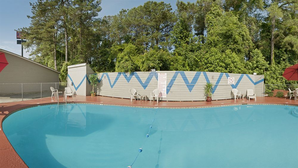 Travelodge By Wyndham Savannah Area/Richmond Hill Exterior photo