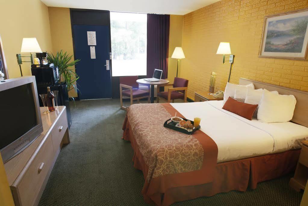 Travelodge By Wyndham Savannah Area/Richmond Hill Exterior photo